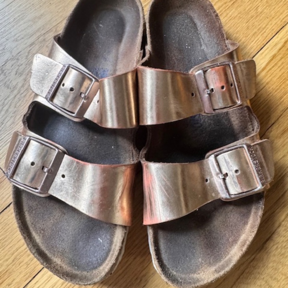 Birkenstock Arizona Sandals in Rose Gold Leather